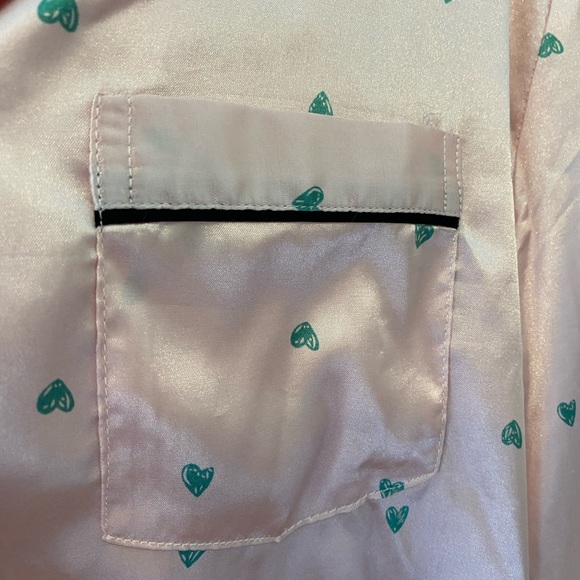 Silky pink pajamas - Picture 2 of 6